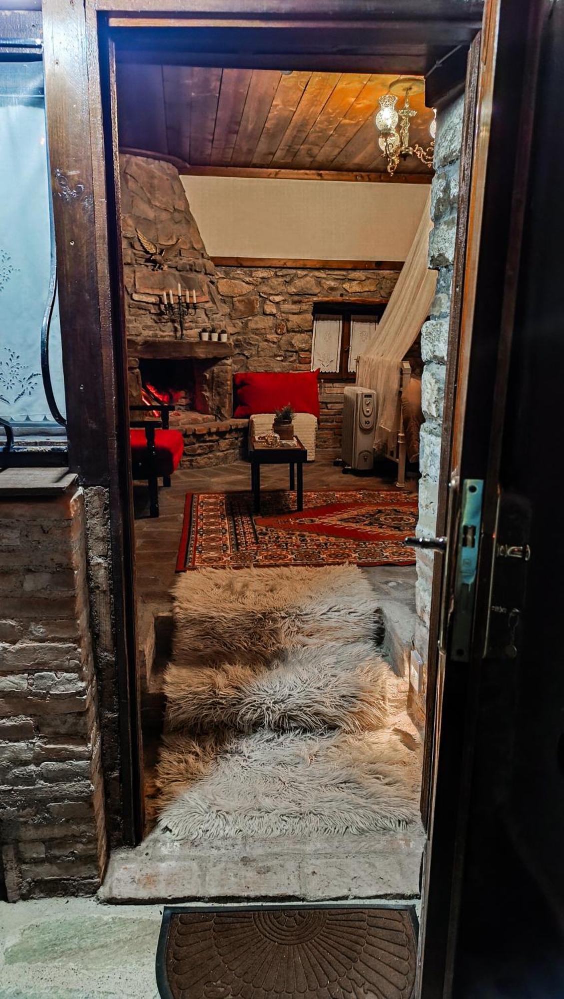 Το Πέτρινο Σπιτάκι Lägenhet Tríkala Exteriör bild